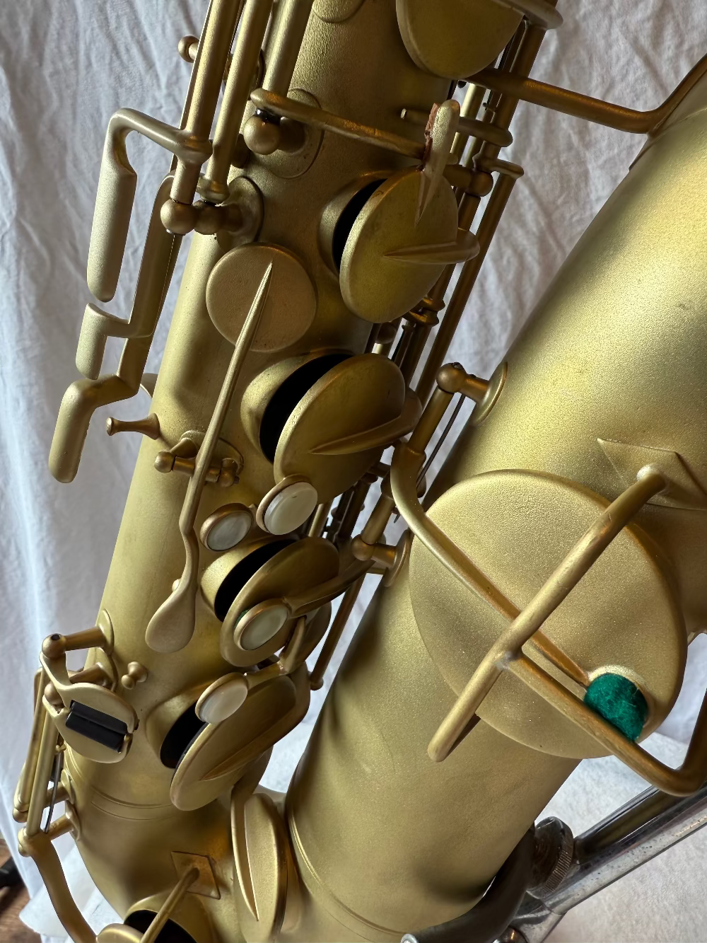 Buescher True Tone tenor saxofoon kleppen rechts