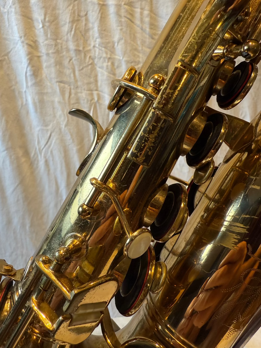 Conn Shooting Star alt saxofoon N35569 – closeup
