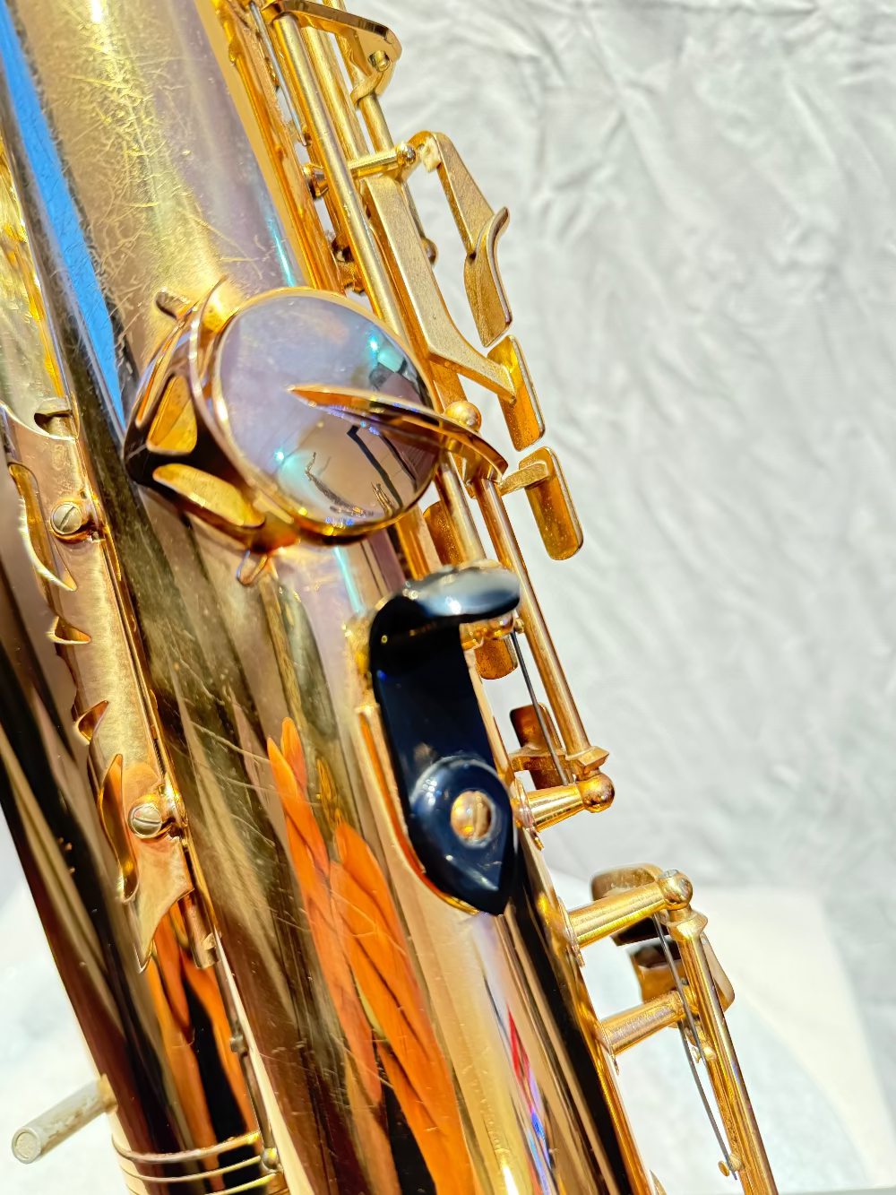 Detail Jupiter STS-787 saxofoon mechaniek en duimsteun