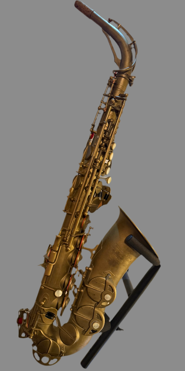 SML Rev. D Altsaxofoon 1955 zijaanzicht