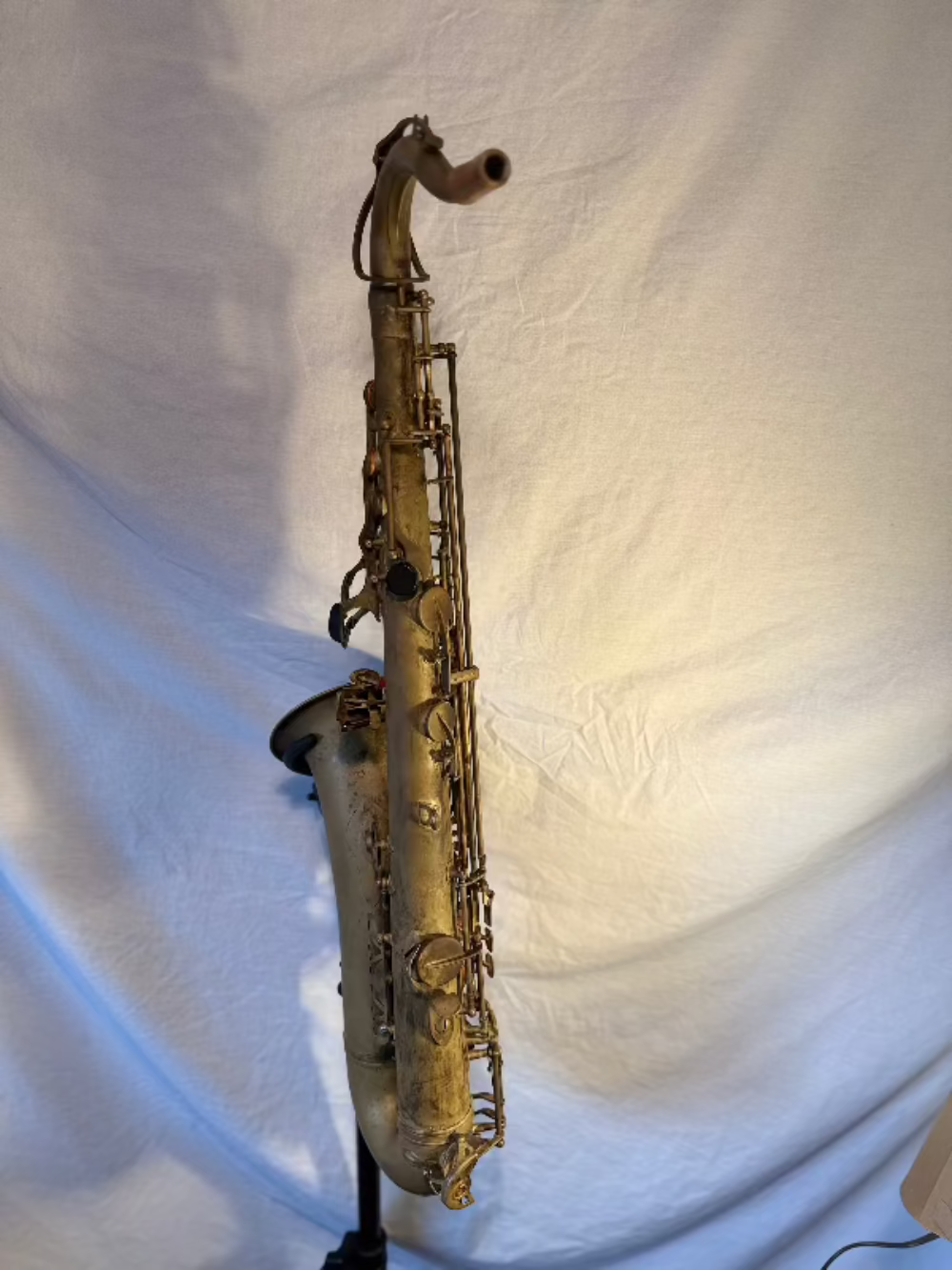 Vintage tenor saxofoon achterzijde