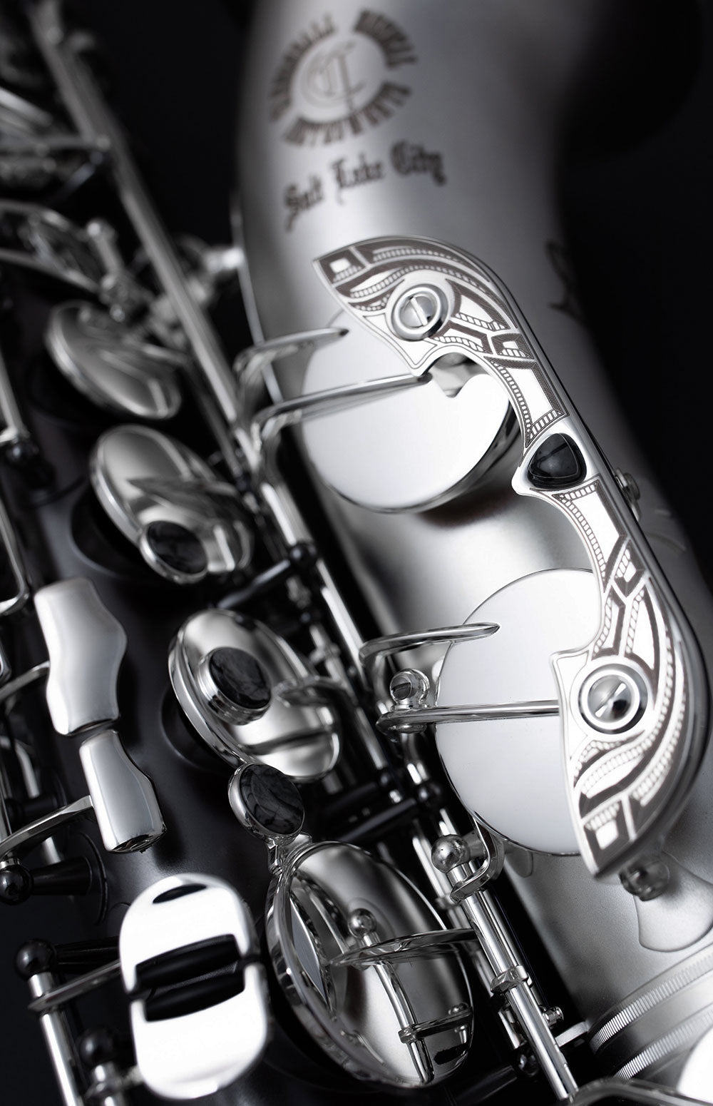 Cannonball saxofoon detail met gegraveerde kleppen