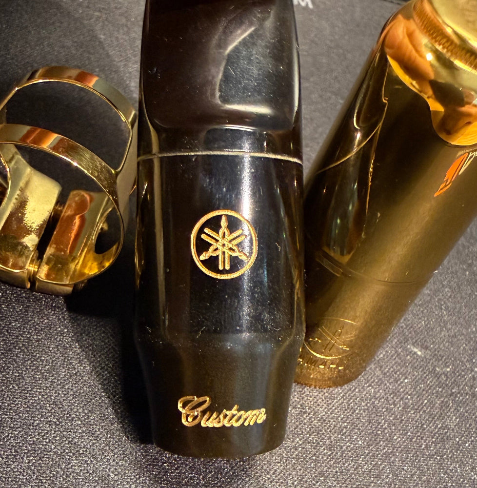 Front view of the Yamaha Custom 4CM ebonite soprano saxophone mouthpiece