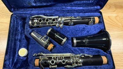     Noblet Paris wooden Bb clarinet displayed in blue lined case