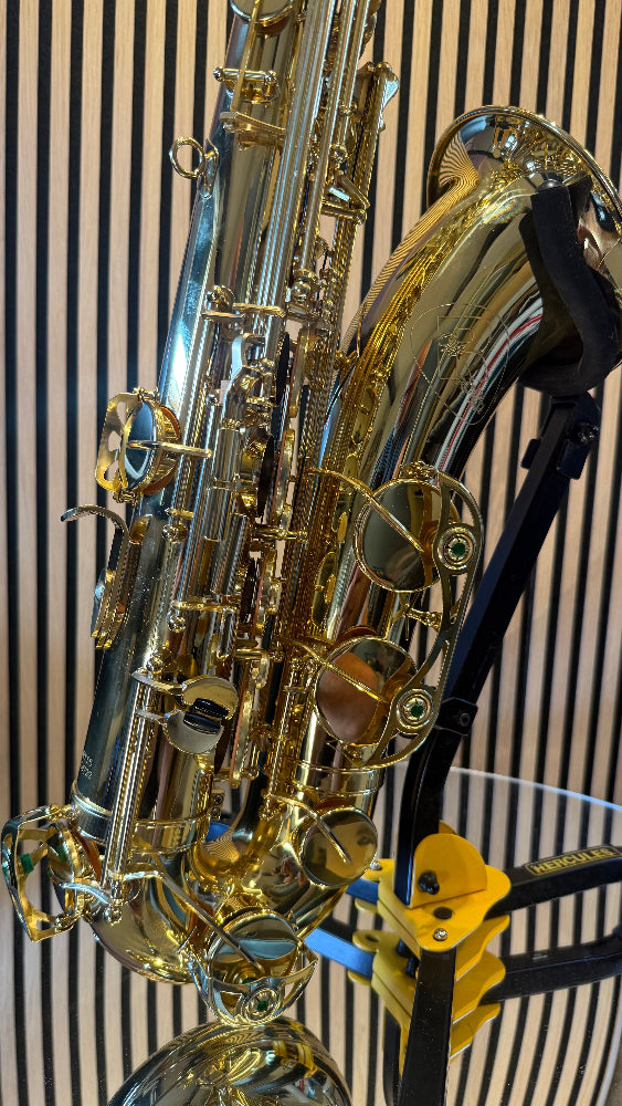 Royal Winds by Borgani RTS55 tenor saxophone in gold lacquer – close-up of lower bow, bell, key guards and keywork

