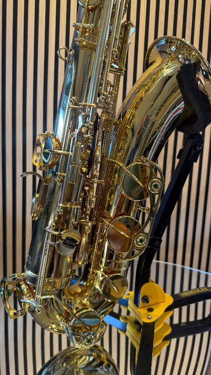 Royal Winds by Borgani RTS55 tenor saxophone in gold lacquer – close-up of lower bow, bell, key guards and keywork
