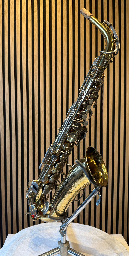 Buescher Aristocrat alt saxofoon rechterzijde met vintage Amerikaanse bouw
