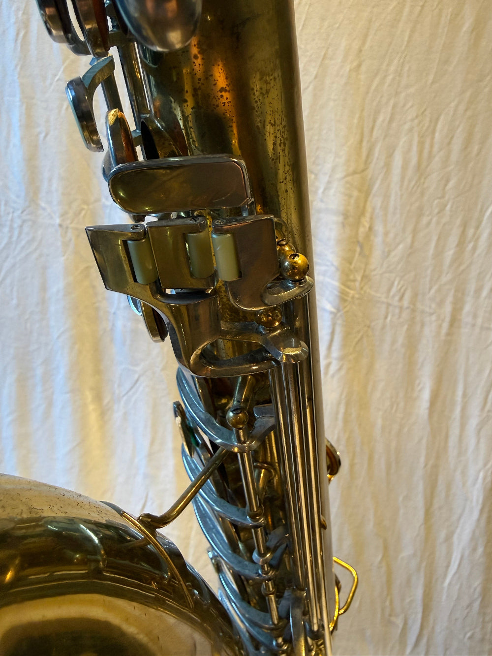 Conn tenor saxofoon 16M 1959 linker tafel