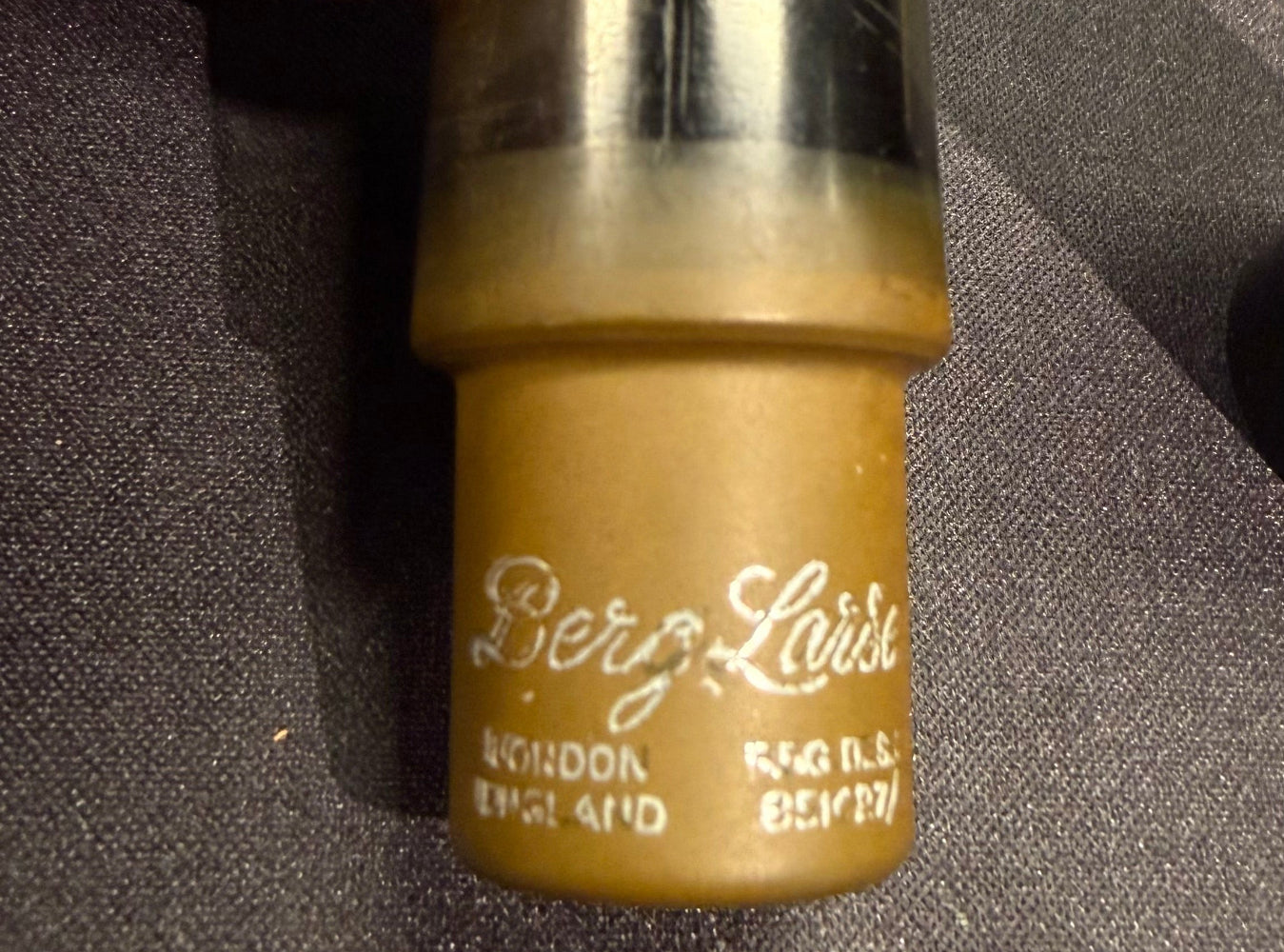 Close-up of the 105/1 SMS model marking on the Berg Larsen tenor mouthpiece