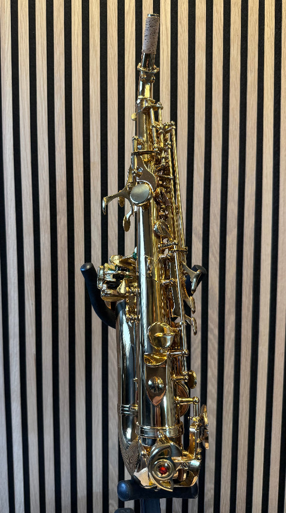 Gebogen sopraan saxofoon merkloos achterzijde