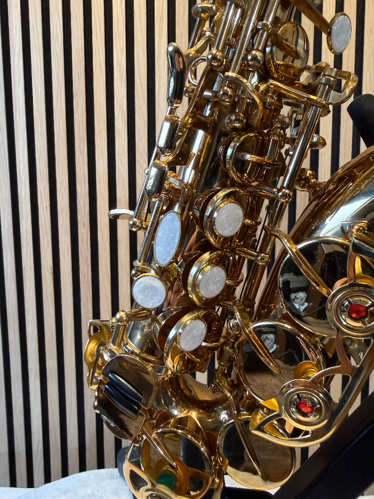 Gebogen sopraan saxofoon merkloos bediening