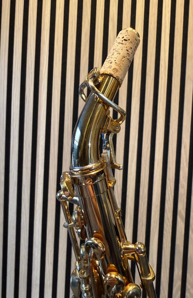 Gebogen sopraan saxofoon merkloos hals