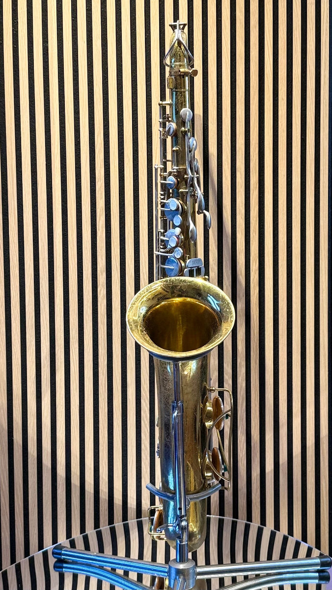 Front view of the Selmer Bundy vintage tenor saxophone.