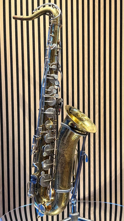 Side view of the Selmer Bundy tenor saxophone.
