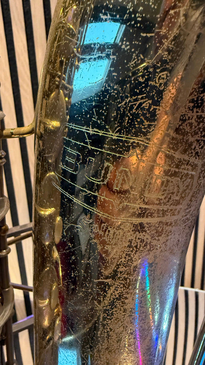 Close-up of the Selmer Bundy logo engraving.