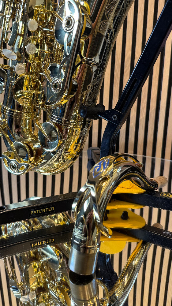 Selmer Super Action 80 Series II tenor saxophone in gold lacquer – close-up of engraved bow, key guards and original neck
