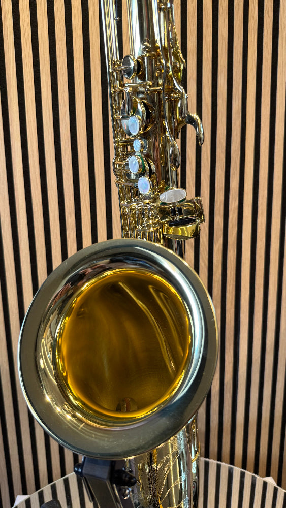 Selmer Super Action 80 Series II tenor saxophone in gold lacquer – close-up of bell opening, pearl key touches and upper keywork
