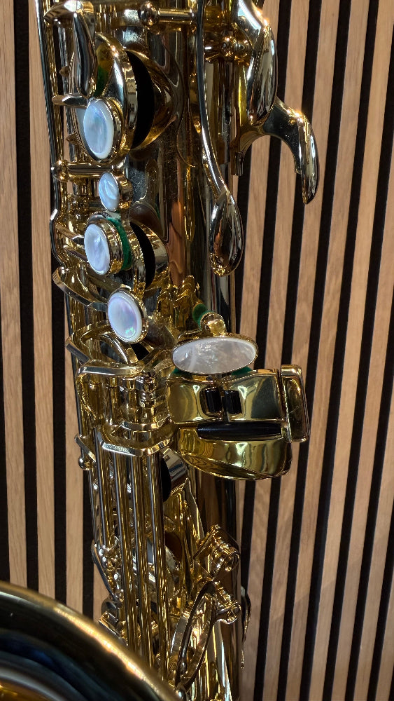 Selmer Super Action 80 Series II tenor saxophone in gold lacquer – close-up of pearl key touches, side keys and upper keywork
