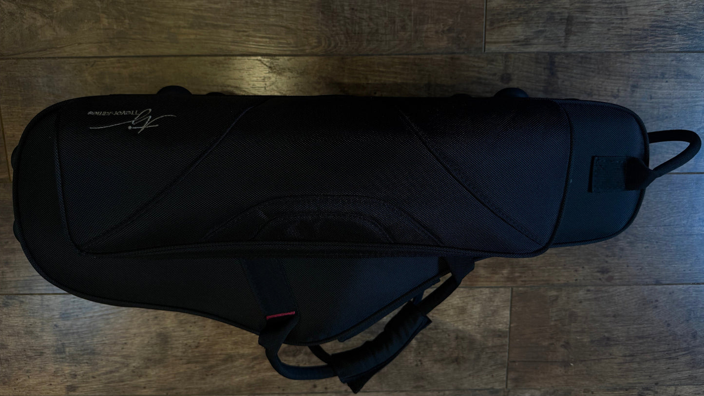 Trevor James SR alto saxophone – black shaped gig bag with carrying handles and backpack straps
