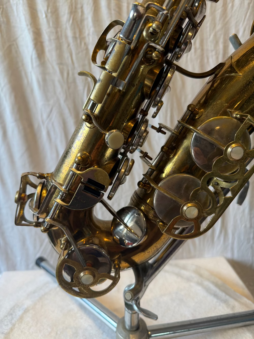 Malerne Paris Artist alt saxofoon onderzijde
