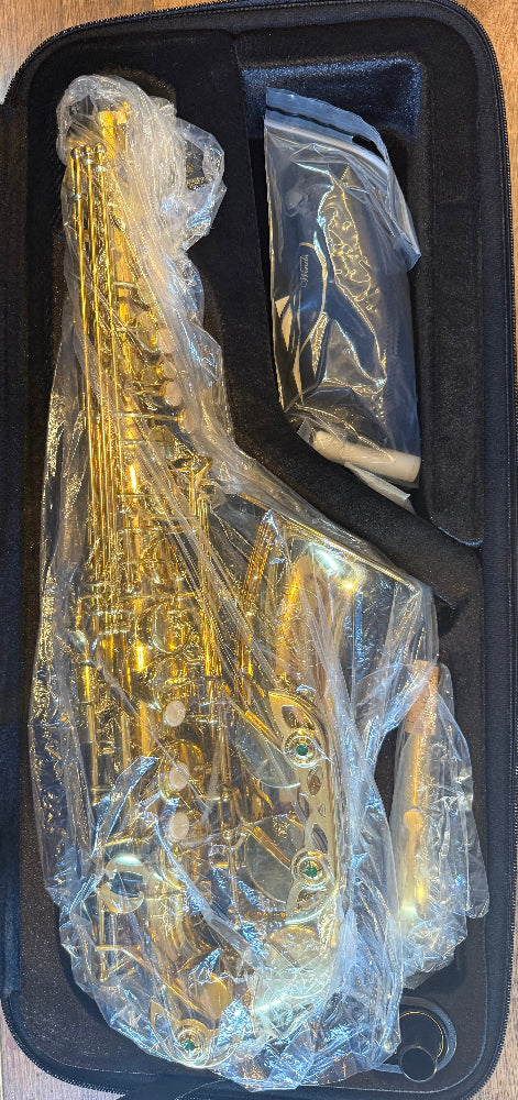 Royal Winds by Borgani RAS55 alto saxophone – gold lacquer saxophone packed in fitted case with neck and accessories
