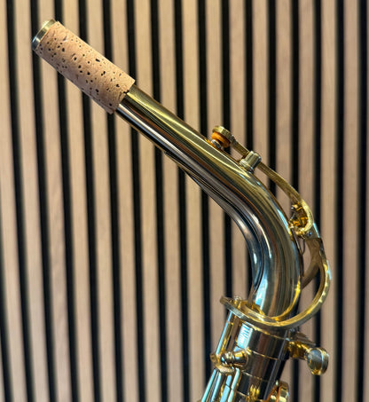 Royal Winds by Borgani RAS55 alto saxophone in gold lacquer – close-up of curved neck, octave key and cork
