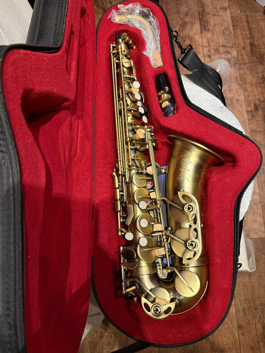 Nieuwe saxofoon in koffer