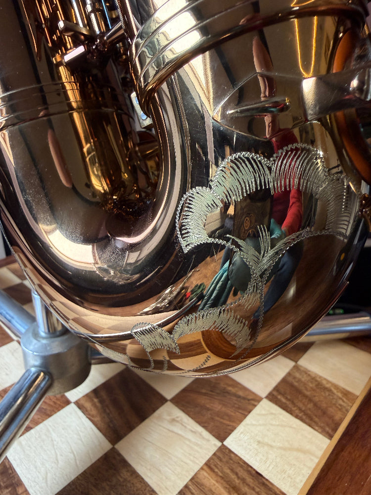 System '54 tenor saxofoon gravure bocht