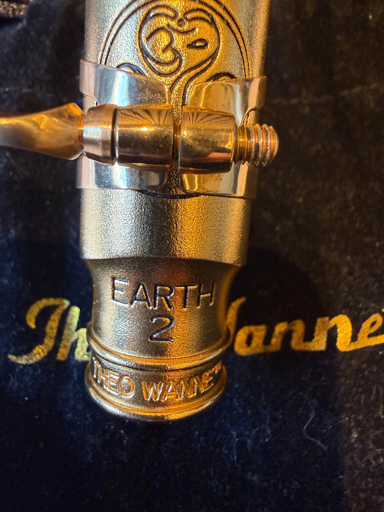 Theo Wanne Earth 2 alto mouthpiece ligature detail