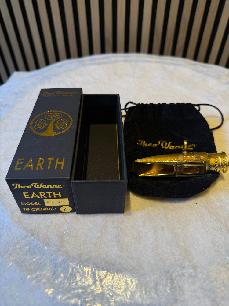 Theo Wanne Earth alto sax mouthpiece gold size 7 with box and pouch