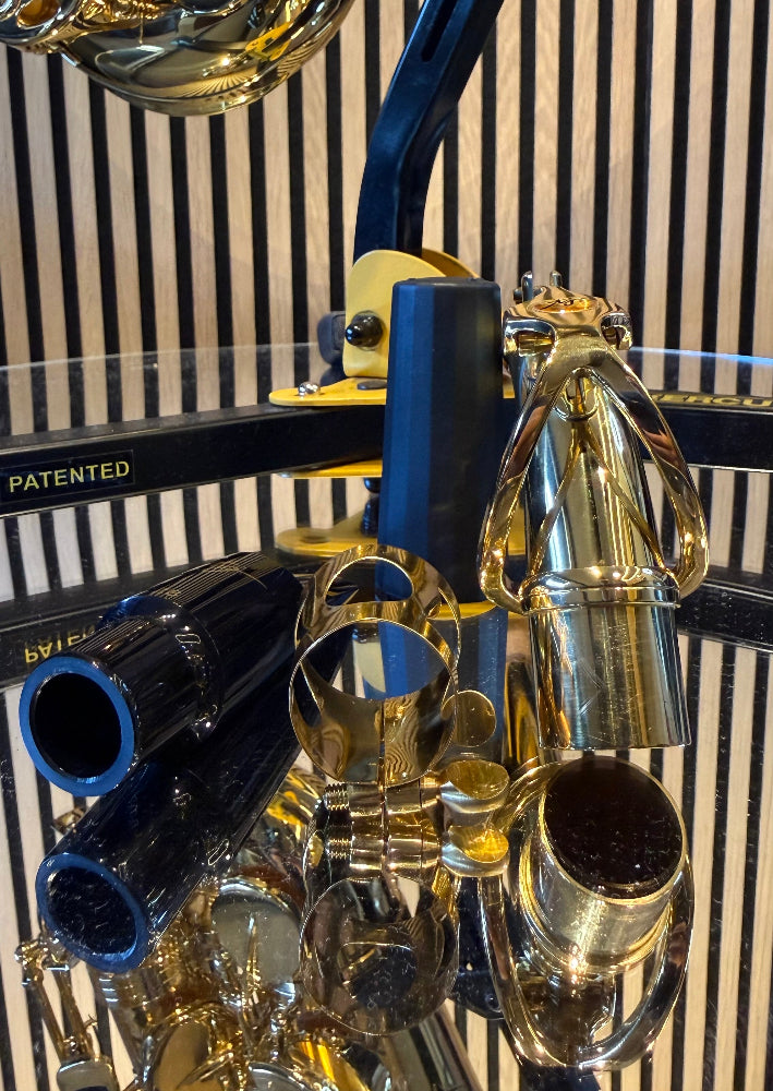 Trevor James The Horn alto saxophone – close-up of neck, mouthpiece, ligature and mouthpiece cap
