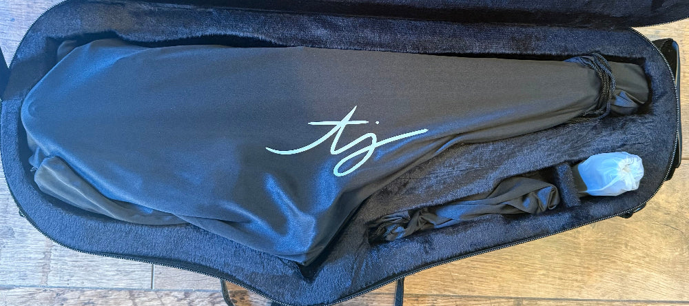 Trevor James The Horn alto saxophone – fitted protective case interior with saxophone cover and accessory compartments
