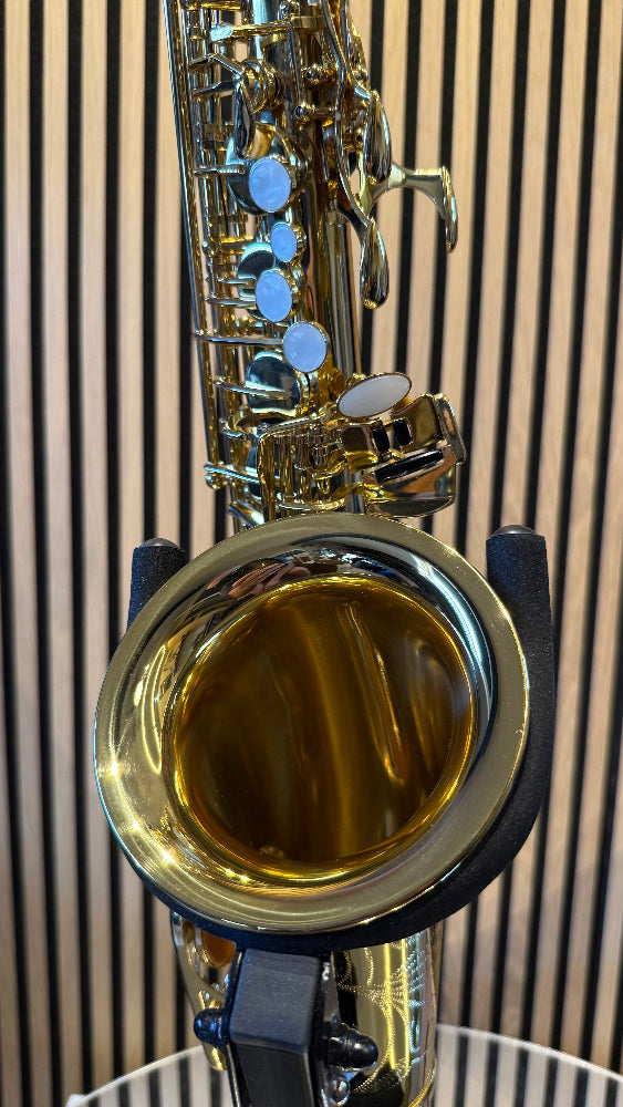 Trevor James The Horn alto saxophone in gold lacquer – close-up of bell opening, pearl key touches and upper keywork
