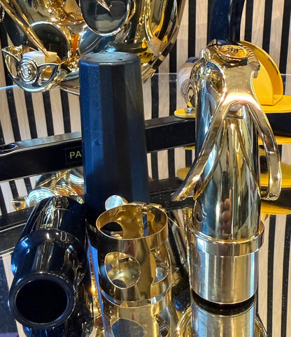 Trevor James The Horn tenor saxophone – close-up of original neck, mouthpiece, ligature and mouthpiece cap
