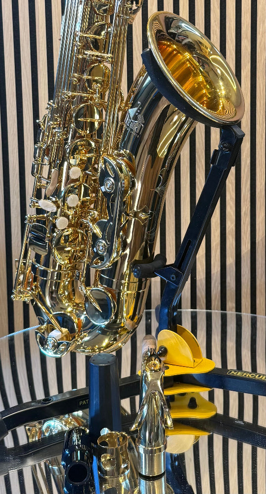 Trevor James The Horn tenor saxophone in gold lacquer – close-up of lower bow, bell, keywork and original neck with mouthpiece accessories
