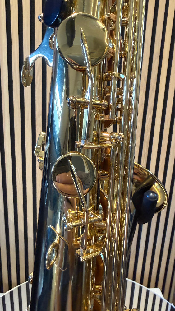 Trevor James The Horn tenor saxophone in gold lacquer – close-up of palm keys and upper body keywork
