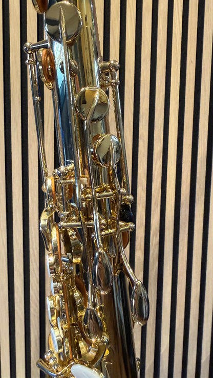 Trevor James The Horn tenor saxophone in gold lacquer – close-up of palm keys, tone holes and upper keywork
