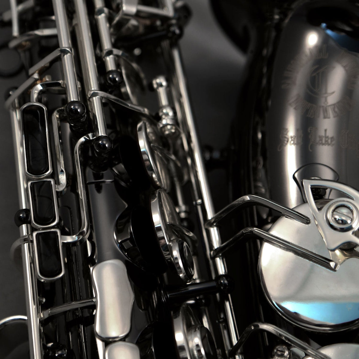 Cannonball T5-BS tenor saxophone – Black Nickel / Silver-Plated Keys