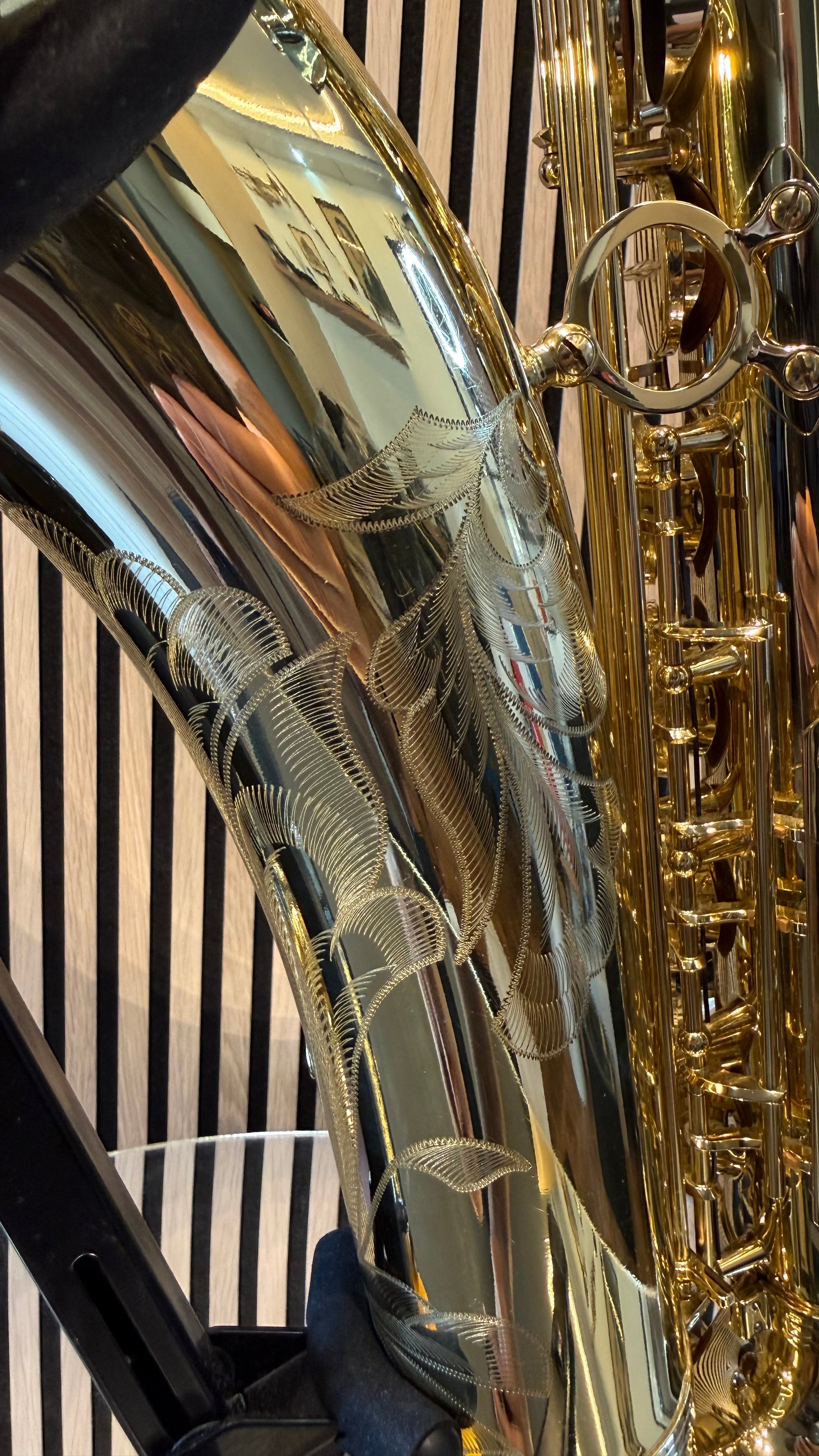 Selmer Super Action 80 Series II tenor saxophone in gold lacquer – 360-degree rotating product video
