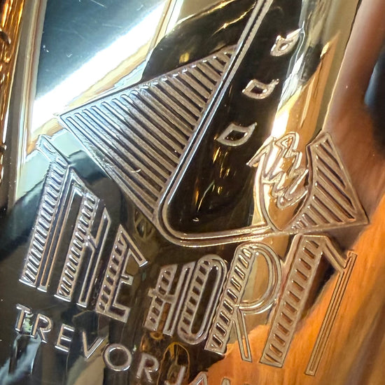 Trevor James The Horn tenor saxophone in gold lacquer – 360-degree rotating product video
