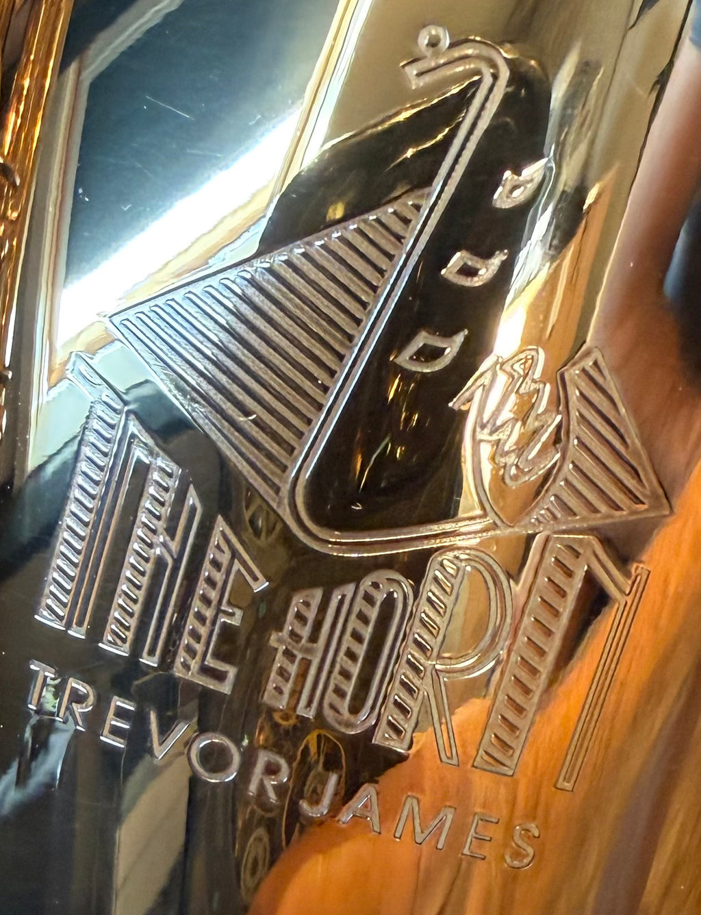 Trevor James The Horn tenor saxophone in gold lacquer – 360-degree rotating product video
